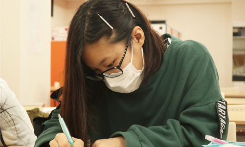 学力と学習習慣を身につける<br />
年間約1万問の問題演習